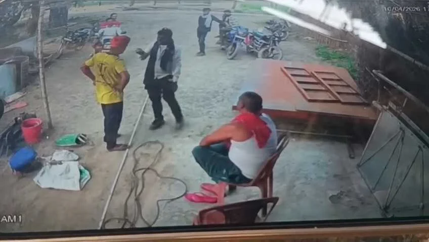 बेगूसराय में दिनदहाड़े फायरिंग, चोरी का विरोध करने पर दुकानदार पर तानी बंदूक, वीडियो वायरल, पुलिस जांच में जुटी 3