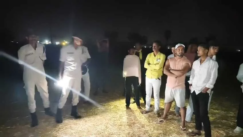 नालंदा: हरनौत के मुशहरी गांव में खेत से मिले कई जिंदा बम, इलाके में मची अफरा-तफरी,जांच में जुटी पुलिस 3