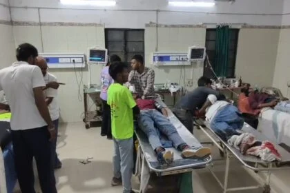 समस्तीपुर में भीषण सड़क हादसा, बाइक ऑटो में सीधी टक्कर, महिला सहित 6 लोग गंभीर रूप से घायल, डीएमसीएच रेफर 25