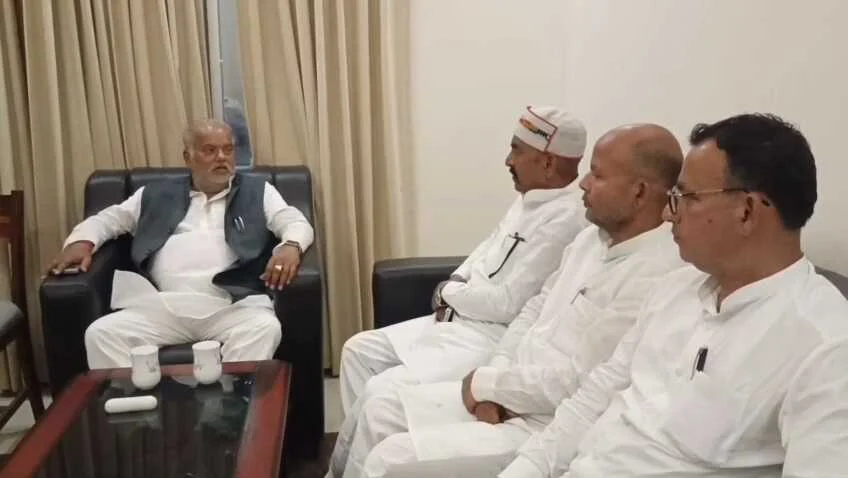 नालंदा में पूर्व मंत्री श्रवण ने कहा नीतीश-मोदी मॉडल से बिहार बनेगा विकसित राज्य, शराबबंदी पर कोई समझौता नहीं, नीति रहेगी सख्ती से लागू 3