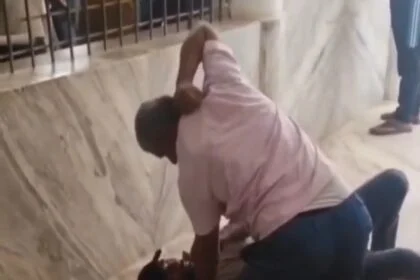 नालंदा: कॉलेज में गड़बड़ी की शिकायत करना छात्र को पड़ा महंगा, शिक्षक ने छात्र को पटक पटक कर की पिटाई, गुरु-शिष्य का रिश्ता शर्मसार 51