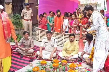 बिहार शरीफ के गढ़पर में वैष्णो देवी धाम में प्राण प्रतिष्ठा, पुलिसकर्मी भी बने श्रद्धालु, पूजा-अर्चना में शामिल हुए पुलिस अधिकारी 77