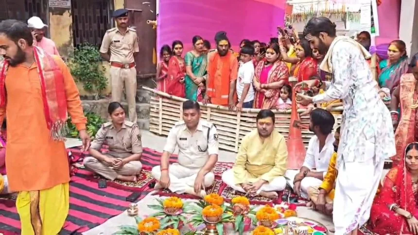 बिहार शरीफ के गढ़पर में वैष्णो देवी धाम में प्राण प्रतिष्ठा, पुलिसकर्मी भी बने श्रद्धालु, पूजा-अर्चना में शामिल हुए पुलिस अधिकारी 1