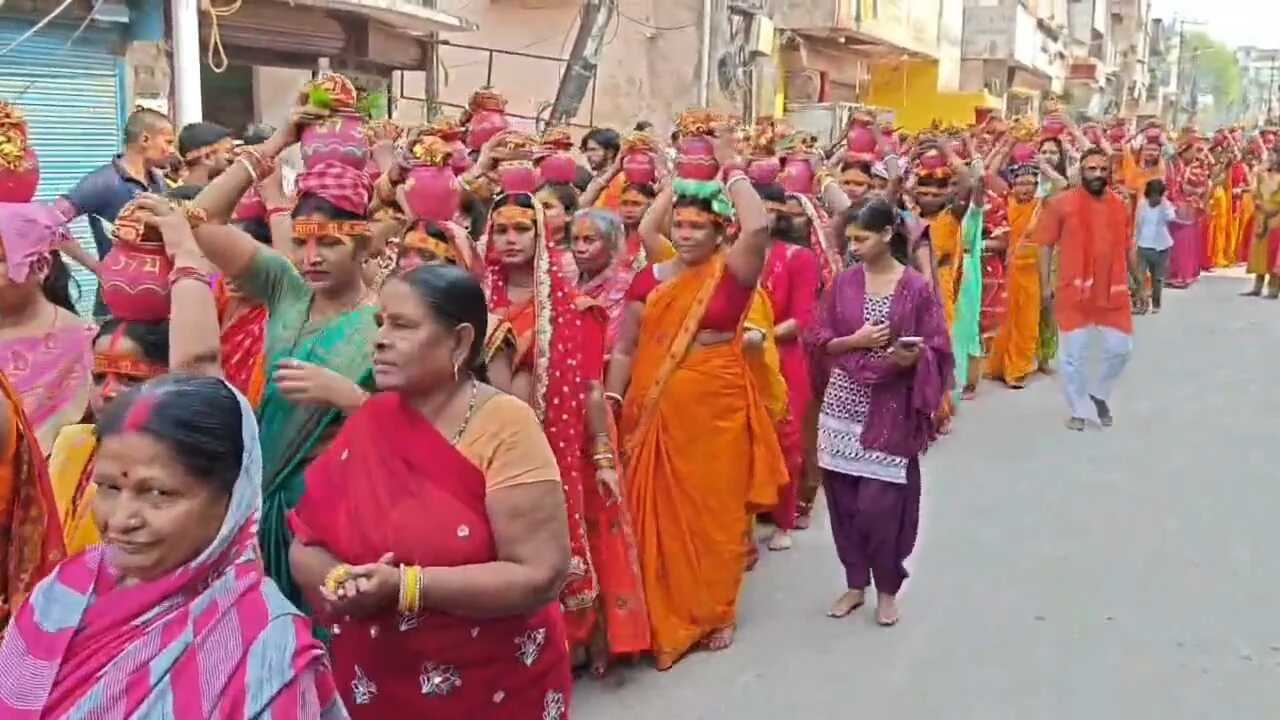 बिहार शरीफ के गढ़पर में वैष्णो देवी धाम में प्राण प्रतिष्ठा, पुलिसकर्मी भी बने श्रद्धालु, पूजा-अर्चना में शामिल हुए पुलिस अधिकारी 2