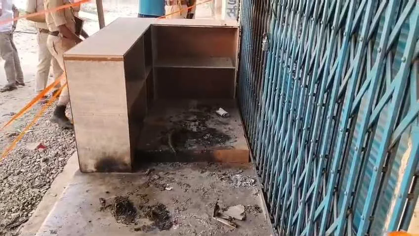 नालंदा: दुकान के बाहर अधेड़ का अधजला शव बरामद, पेट्रोल डालकर जलाने का किया गया प्रयास ,शव की नहीं हो सकी है पहचान। जांच में जुटी पुलिस  2