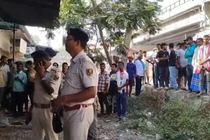 नालंदा: दुकान के बाहर अधेड़ का अधजला शव बरामद, पेट्रोल डालकर जलाने का किया गया प्रयास ,शव की नहीं हो सकी है पहचान। जांच में जुटी पुलिस  51