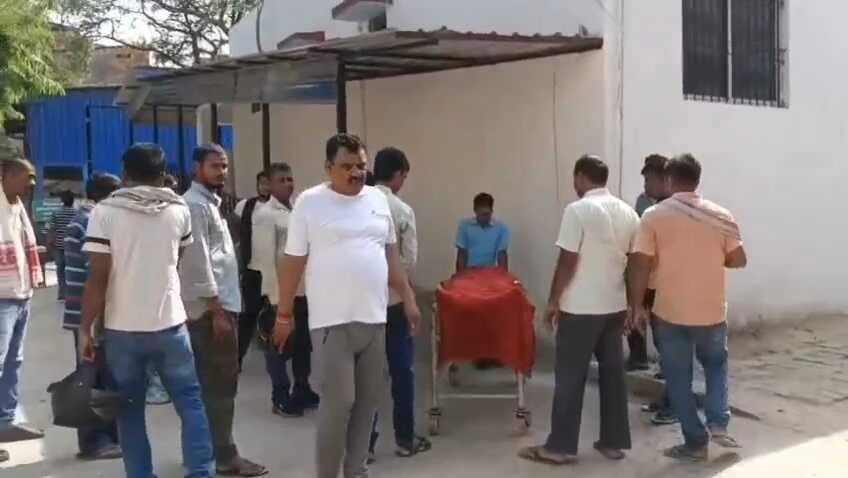 बेगूसराय में तेज रफ्तार ट्रक ने बाइक सवार टेक्नीशियन को रौंदा, मौके पर ही दर्दनाक मौत 3