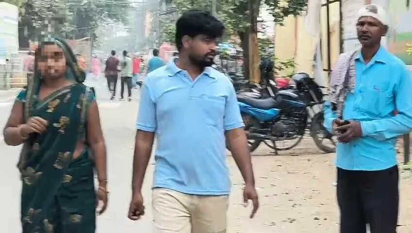 फेसबुक पर प्यार, फिर खौफनाक वार: बेगूसराय में विवाहिता को प्रेमी ने बनाया बंधक, लूटपाट के बाद दी जान से मारने की धमकी। 4