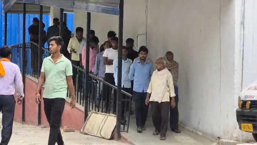 बेगूसराय में बारात से लौट रहे तीन दोस्तों की बाइक ईंट के ढेर से टकराई, दो की दर्दनाक मौत, एक गंभीर 2