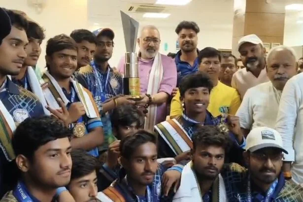 रणधीर वर्मा अंडर-19 ट्रॉफी पर बेगूसराय का कब्जा, केंद्रीय मंत्री गिरिराज सिंह ने खिलाड़ियों को किया सम्मानित 5
