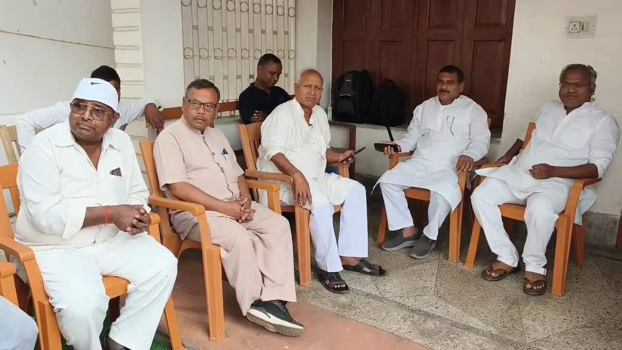 नालदा: प्रख्यात चिकित्सक डॉ अशोक कुमार वर्मा के पुण्यतिथि के मौके पर किया गया श्रद्धांजलि सभा का आयोजन 3