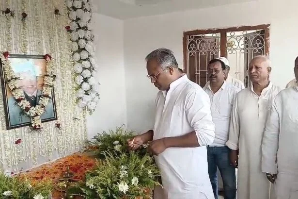 नालदा: प्रख्यात चिकित्सक डॉ अशोक कुमार वर्मा के पुण्यतिथि के मौके पर किया गया श्रद्धांजलि सभा का आयोजन 3