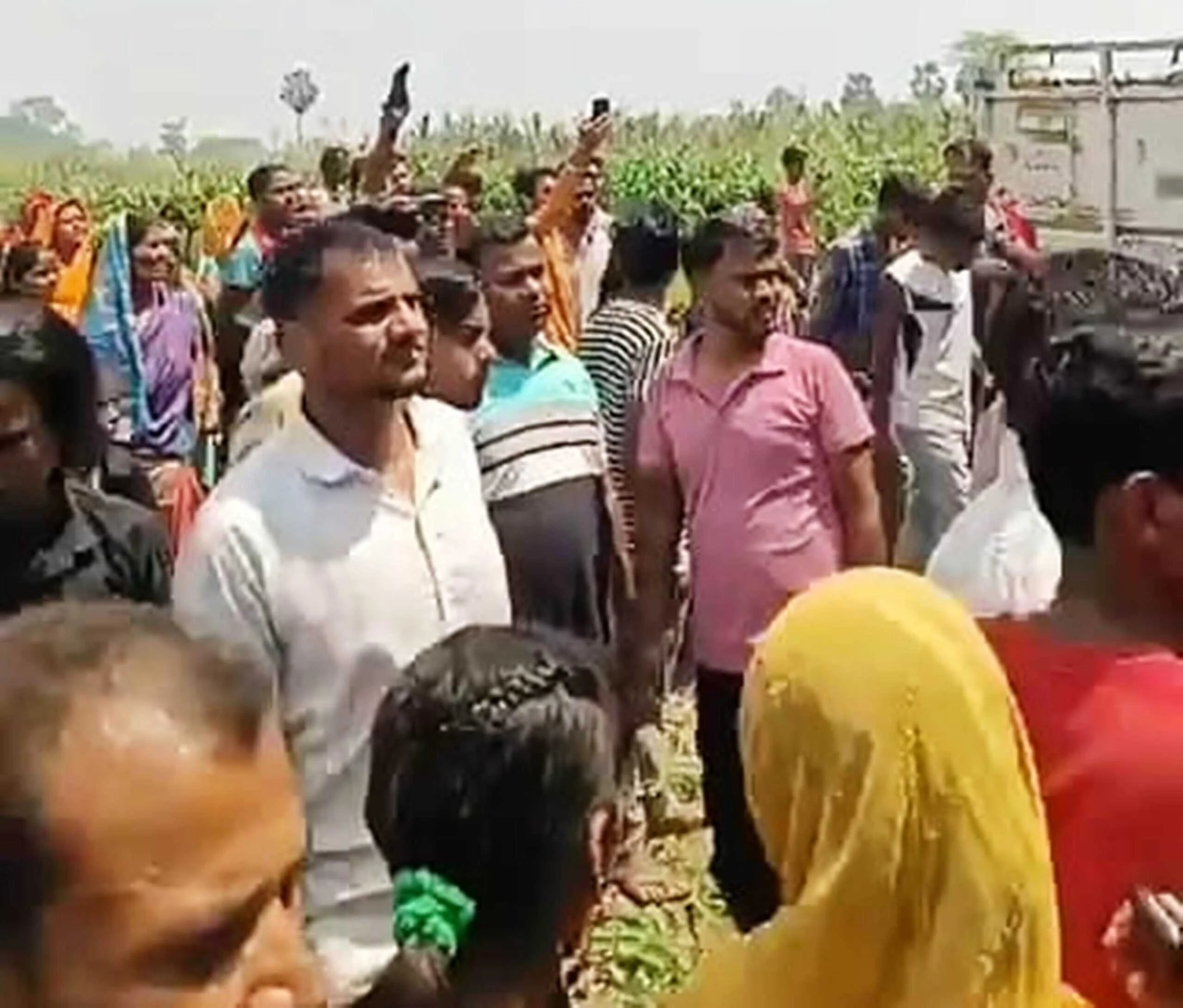 समस्तीपुर: लापता युवक की बाइक व कपड़े मिलने पर बवाल, आक्रोशितों ने सुभाष चौक को किया जाम 2