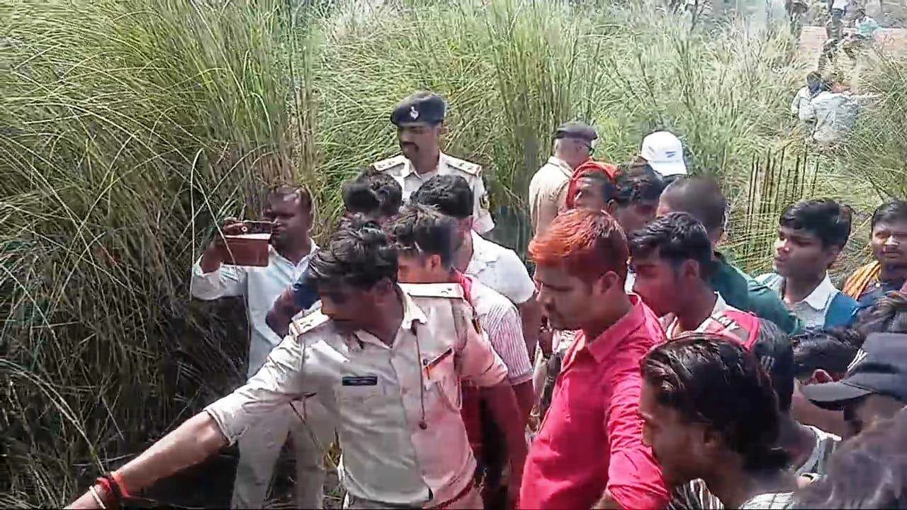 समस्तीपुर: लापता पूर्व वार्ड सदस्य के पुत्र की लाश मिलने से सनसनी, विरोध में सड़क जाम 2