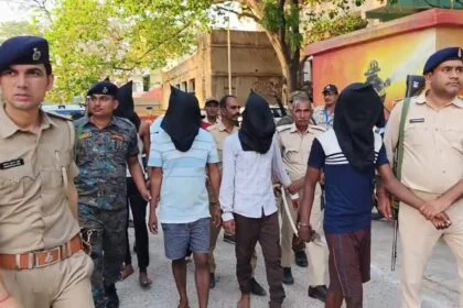 नालंदा: भीड़ द्वारा महिला के साथ चीरहरण का प्रयास और मारपीट मामले में नूरसराय पुलिस ने कुल छह आरोपी को पुलिस ने किया गिरफ्तार, वायरल वीडियो के आधार पर हुई कार्रवाई 20