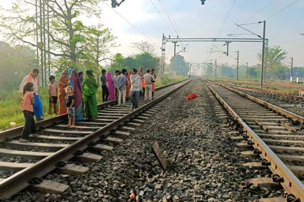 बछवाड़ा जंक्शन के समीप बड़ा हादसा: ट्रेन की चपेट में आने से आलू की खुदाई करने जा रही एक महिला की मौत, एक गंभीर रूप से घायल 5