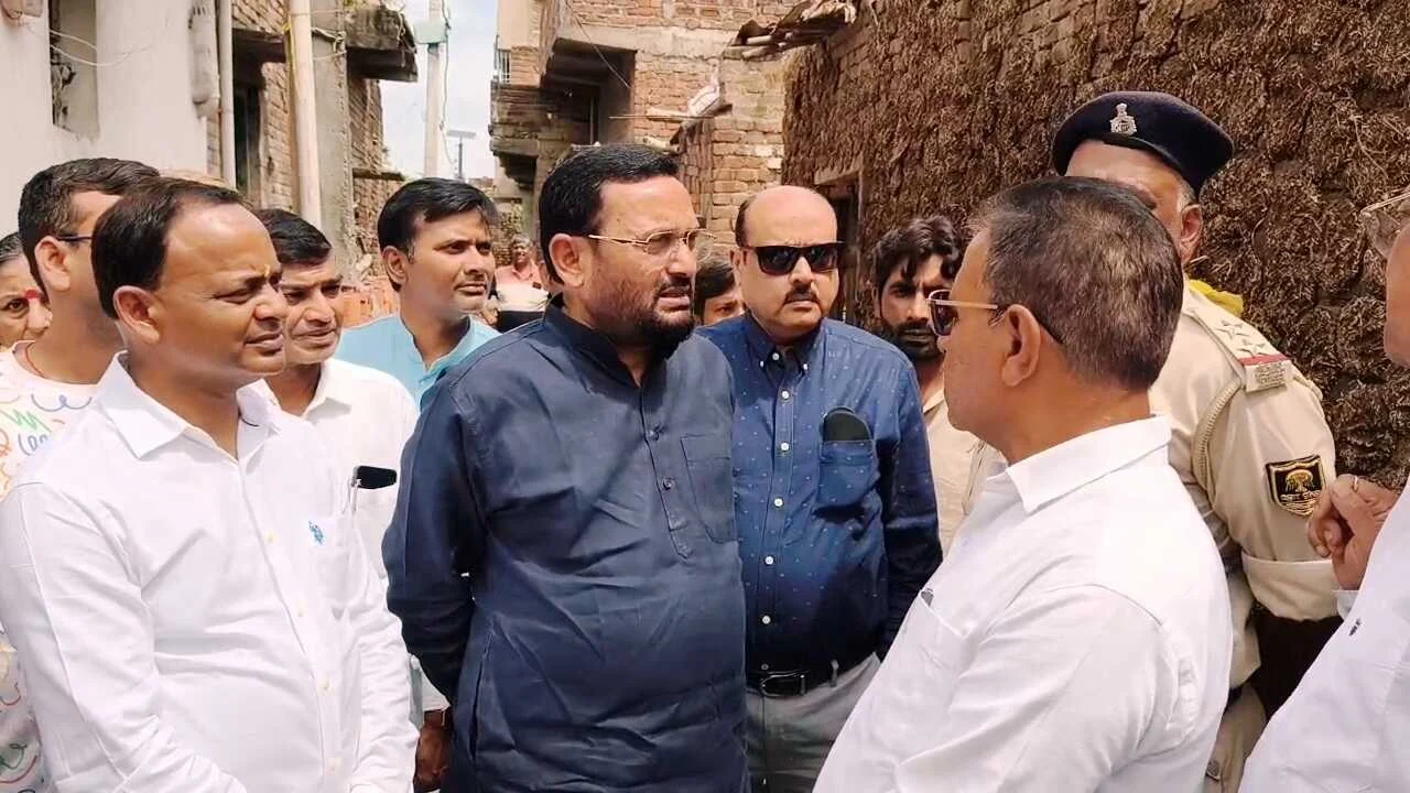 नालंदा: जन सुराज की टीम पहुंची अजयपुर गांव,पीड़िता के परिजन से की मुलाकात कर घटना की ली जानकारी, सरकार से निष्पक्ष जांच की मांग 9