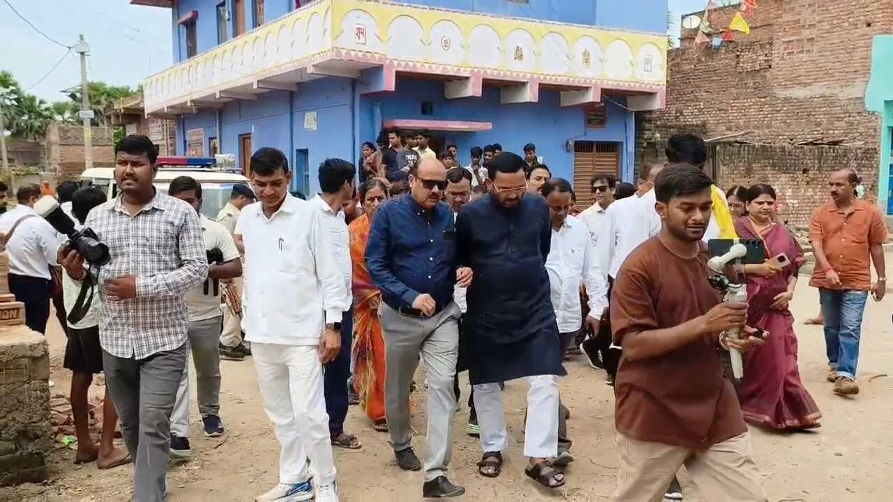 नालंदा: जन सुराज की टीम पहुंची अजयपुर गांव,पीड़िता के परिजन से की मुलाकात कर घटना की ली जानकारी, सरकार से निष्पक्ष जांच की मांग 3