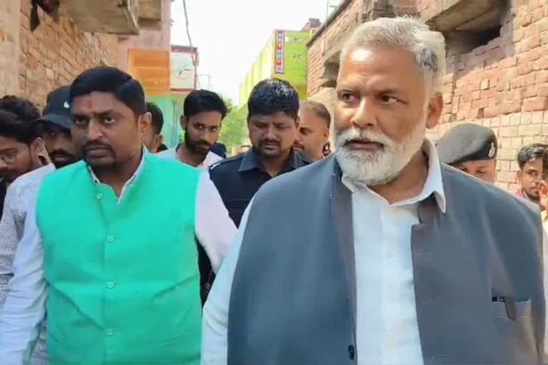 मोतिहारी में जहरीली शराब कांड को लेकर सियासत गरम"सांसद पप्पू यादव ने कहा-"‘घर-घर बिक रही शराब’, माफिया-अधिकारी गठजोड़ का लगाया आरोप, जनता मर रही, सिस्टम सो रहा है 1