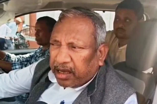 बिहार में शराबबंदी पर फिर राजनीति, मंत्री और सांसद ने किया बचाव, जेडीयू सांसद कौशलेंद्र कुमार ने कहा दोषियों को नहीं मिलेगी राहत, जागरूकता अभियान की तैयारी,चोरी चुपके शराब पीना और बेचना का नतीजा जहरीली शराबकांड 3