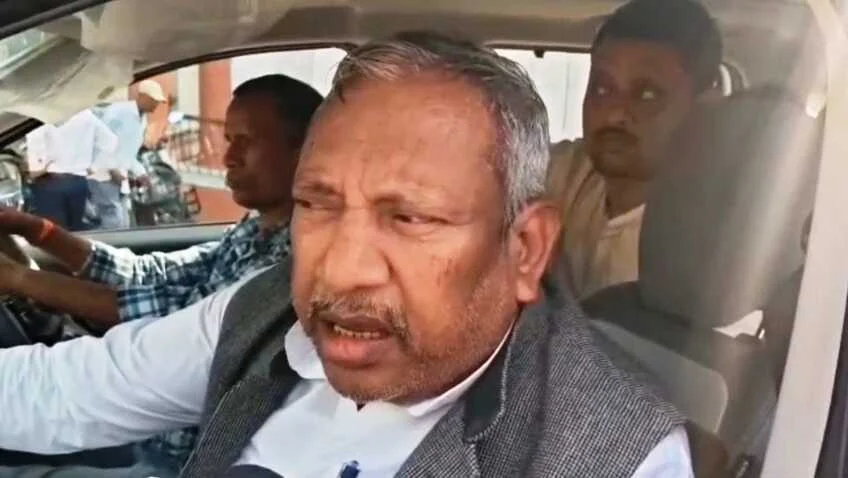 बिहार में शराबबंदी पर फिर राजनीति, मंत्री और सांसद ने किया बचाव, जेडीयू सांसद कौशलेंद्र कुमार ने कहा दोषियों को नहीं मिलेगी राहत, जागरूकता अभियान की तैयारी,चोरी चुपके शराब पीना और बेचना का नतीजा जहरीली शराबकांड 4