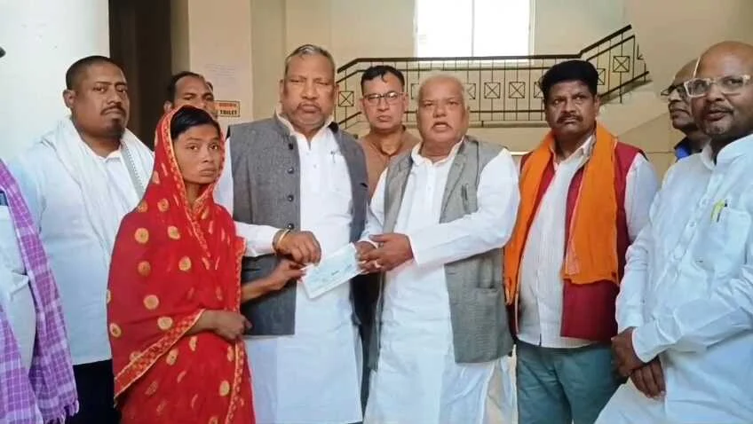 बिहार में शराबबंदी पर फिर राजनीति, मंत्री और सांसद ने किया बचाव, जेडीयू सांसद कौशलेंद्र कुमार ने कहा दोषियों को नहीं मिलेगी राहत, जागरूकता अभियान की तैयारी,चोरी चुपके शराब पीना और बेचना का नतीजा जहरीली शराबकांड 2