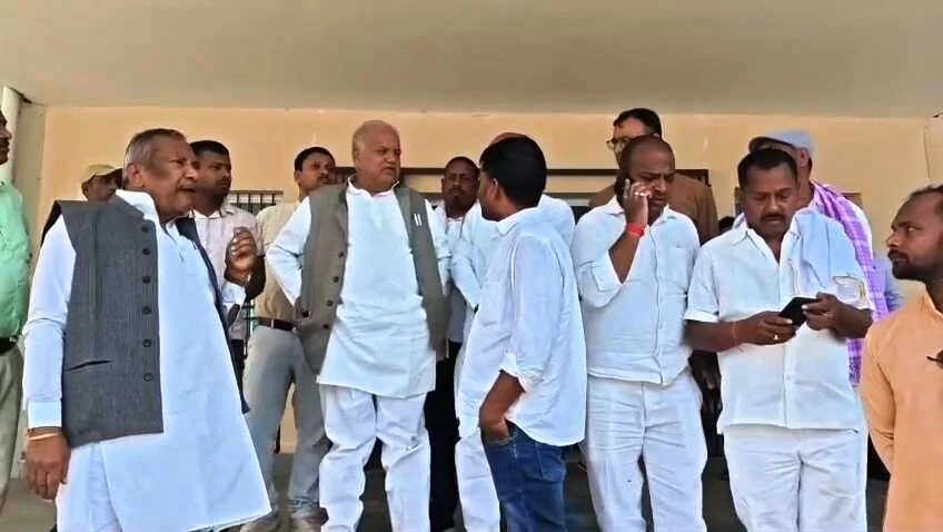 बिहार में शराबबंदी पर फिर राजनीति, मंत्री और सांसद ने किया बचाव, जेडीयू सांसद कौशलेंद्र कुमार ने कहा दोषियों को नहीं मिलेगी राहत, जागरूकता अभियान की तैयारी,चोरी चुपके शराब पीना और बेचना का नतीजा जहरीली शराबकांड 3