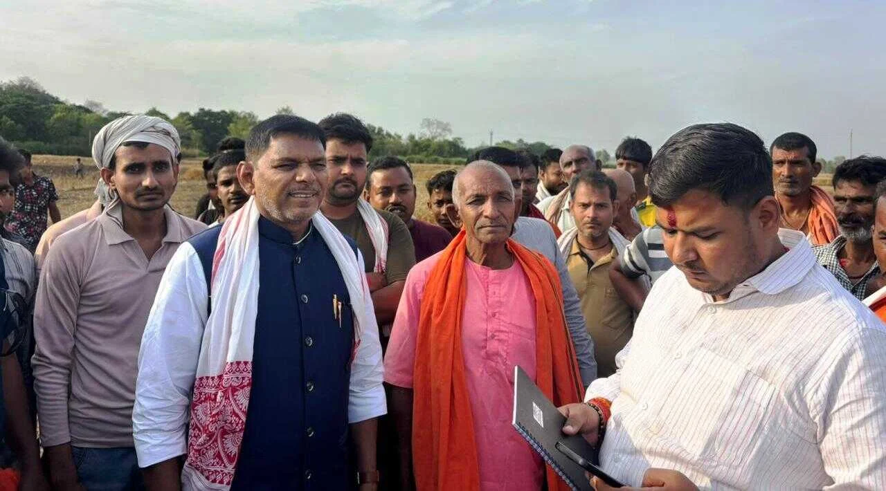 मंत्री सुरेंद्र मेहता पहुंचे भावा बहियार, पीड़ित किसानों को मुआवजा दिलवाने का दिया आश्वासन 4