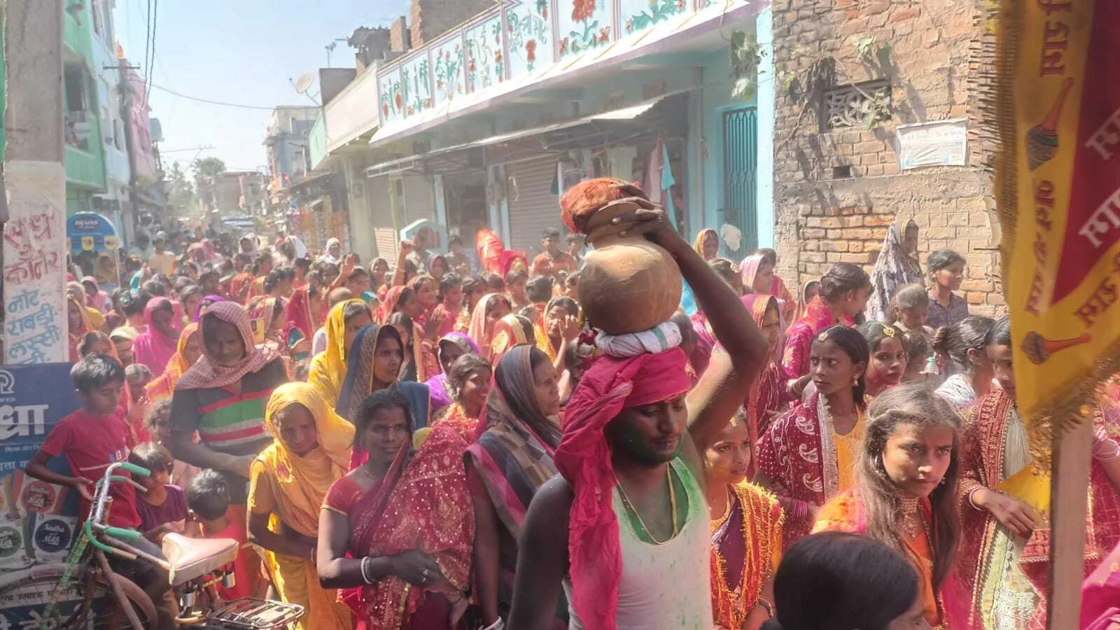 वीरपुर के टमटम स्टैंड पर गूंजे 'सिया-राम' के जयकारे, नौ दिवसीय अखंड नवाह यज्ञ का भव्य समापन 10