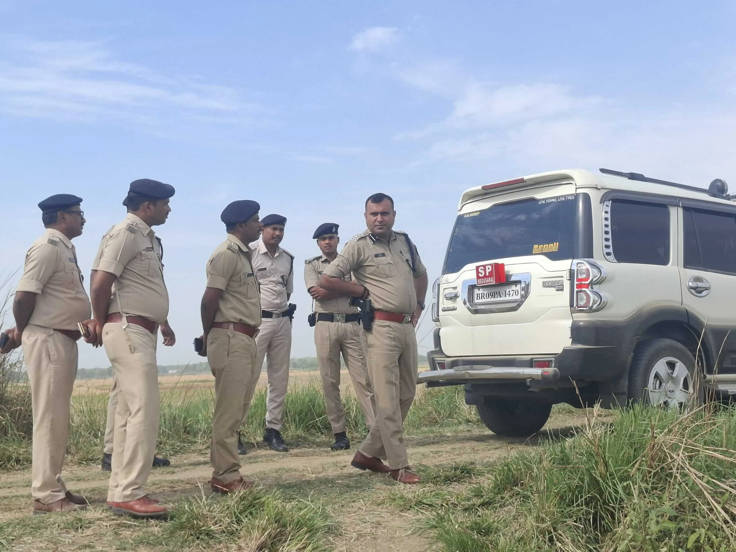 भगवानपुर के जोकिया बहियार में जमीनी विवाद में जमकर हुई गोलीबारी, तीन लोग गंभीर रूप से घायल 13