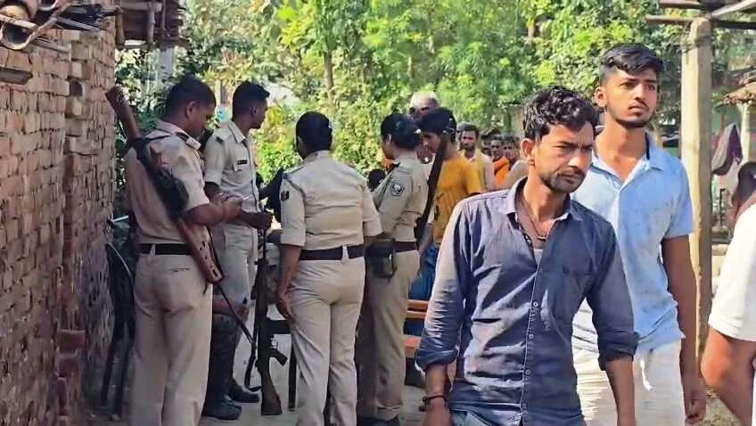 बेगूसराय में घर के अंदर संदिग्ध हालत में मिला युवक का शव, शरीर पर मिले चोट के निशान, घटना के बाद इलाके में फैली सनसनी 2