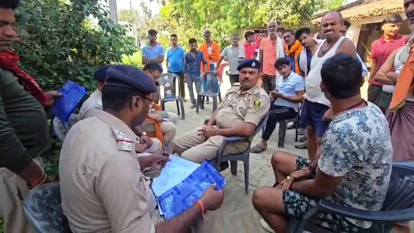 बेगूसराय में घर के अंदर संदिग्ध हालत में मिला युवक का शव, शरीर पर मिले चोट के निशान, घटना के बाद इलाके में फैली सनसनी 4