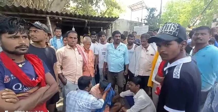 बेगूसराय में इंटर के छात्र की गला घोंटकर निर्मम हत्या, घर से 500 मीटर दूर खेत में मिला शव, इलाके में दहशत का माहौल 6