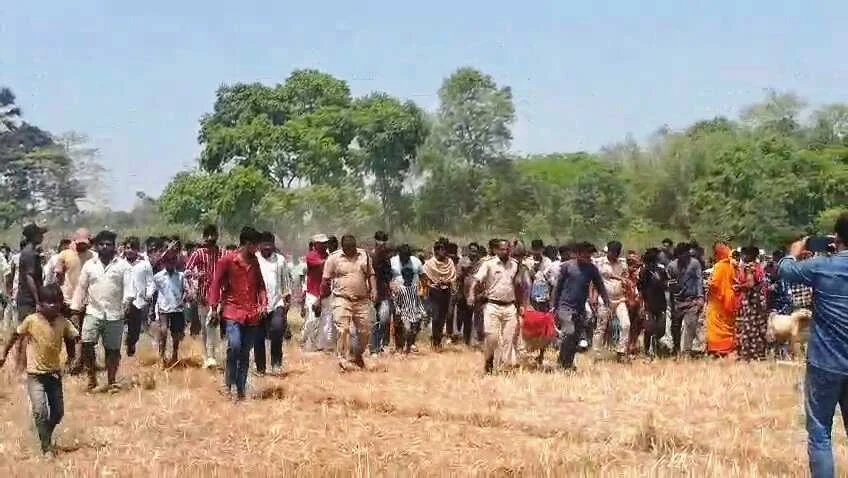 बेगूसराय में इंटर के छात्र की गला घोंटकर निर्मम हत्या, घर से 500 मीटर दूर खेत में मिला शव, इलाके में दहशत का माहौल 2