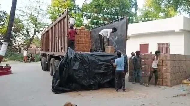 बछवाड़ा में मद्यनिषेध इकाई ने शराब माफिया पर की बड़ी करवाई, 22 चक्का ट्रेलर से 16,422 लीटर विदेशी शराब किया जब्त 4