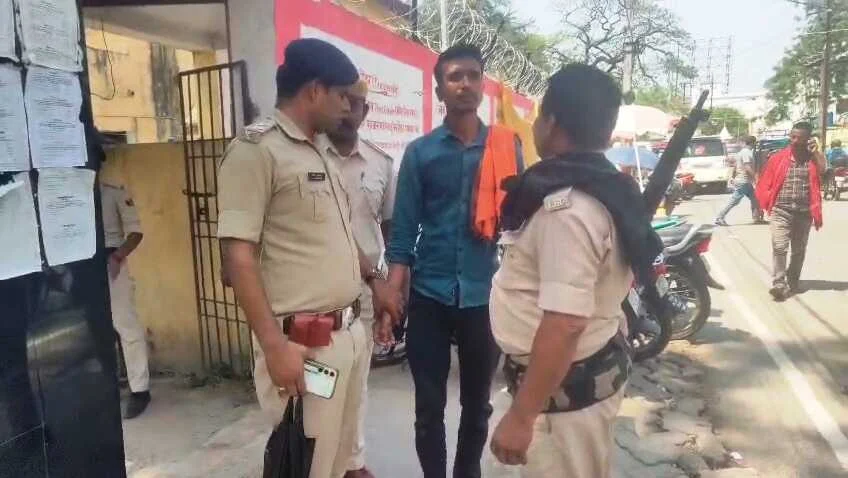 बछवाड़ा में मद्यनिषेध इकाई ने शराब माफिया पर की बड़ी करवाई, 22 चक्का ट्रेलर से 16,422 लीटर विदेशी शराब किया जब्त 2