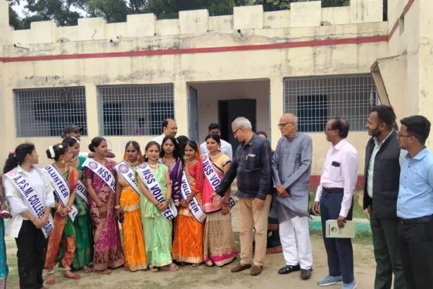 APSM कॉलेज बरौनी में NSS के सात दिवसीय विशेष शिविर का भव्य समापन, वृक्षारोपण के साथ दिया पर्यावरण संरक्षण का संदेश 7