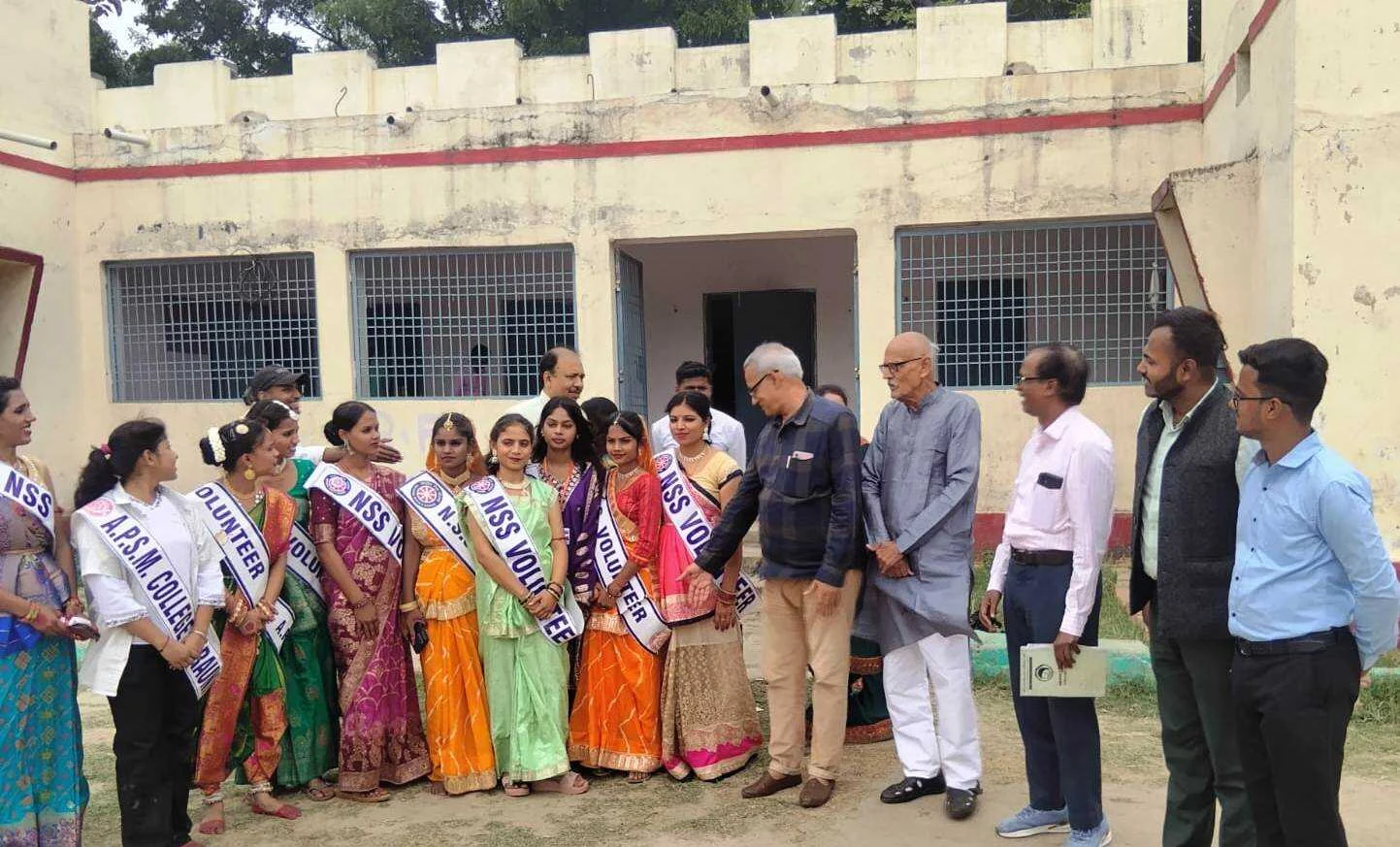 APSM कॉलेज बरौनी में NSS के सात दिवसीय विशेष शिविर का भव्य समापन, वृक्षारोपण के साथ दिया पर्यावरण संरक्षण का संदेश 5