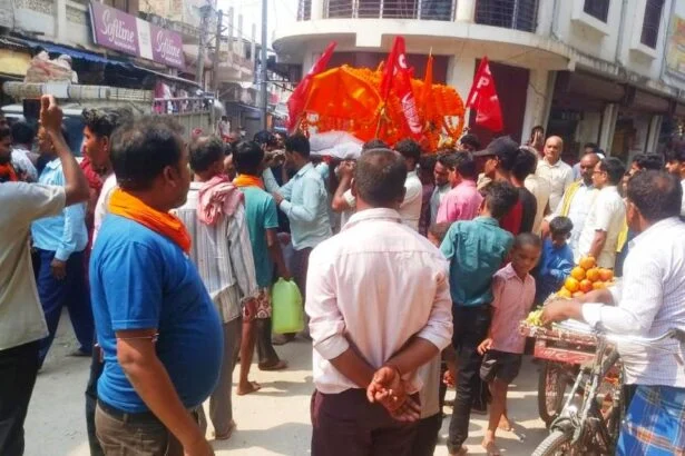 वीरपुर में माकपा के स्तंभ नागेश्वर लहेरी का निधन, पार्टी झंडे में लिपटकर लाल सलाम के साथ हुई अंतिम विदाई 5