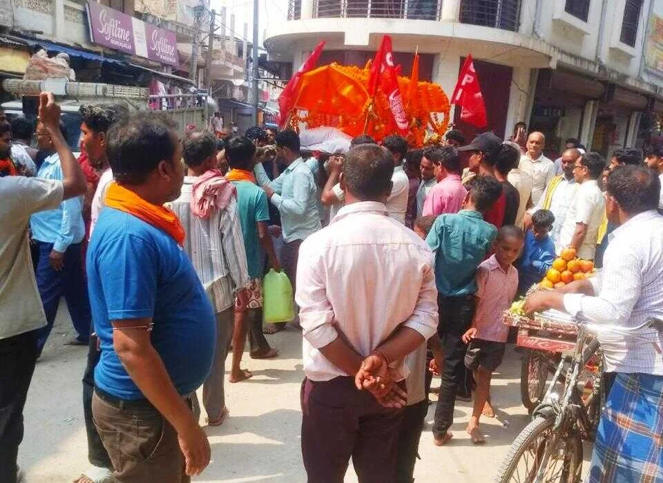 वीरपुर में माकपा के स्तंभ नागेश्वर लहेरी का निधन, पार्टी झंडे में लिपटकर लाल सलाम के साथ हुई अंतिम विदाई 9