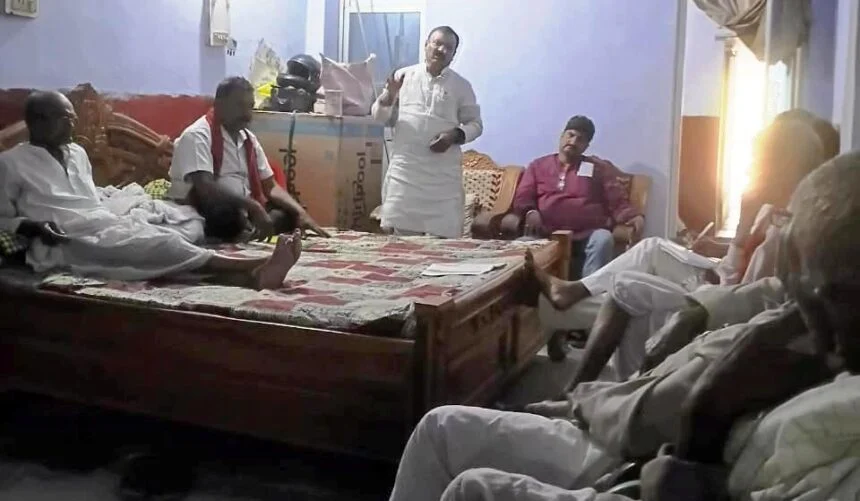 नावकोठी में भाकपा की बैठक में बोले पूर्व विधायक - "सांप्रदायिक शक्तियों को रोकने के लिए वामपंथ का मजबूत होना जरूरी" 1