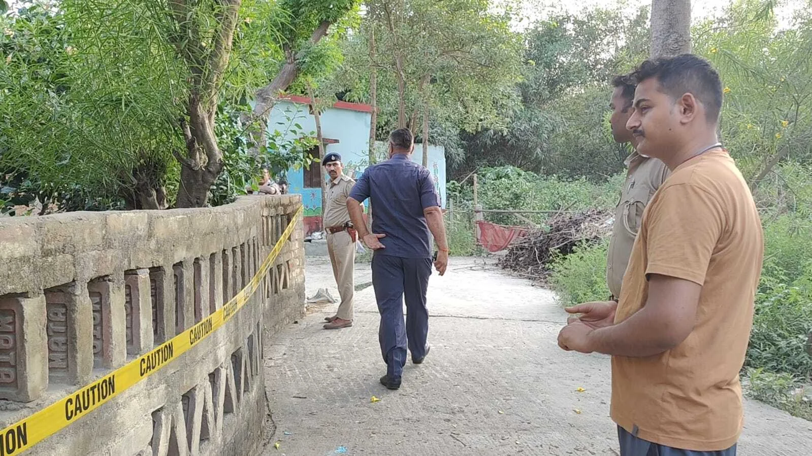 बेगूसराय के नावकोठी में सोना लूटकांड के आरोपी के घर छापेमारी के दौरान बम विस्फोट, 2 पुलिस पदाधिकारी और STF के 3 जवान घायल 2