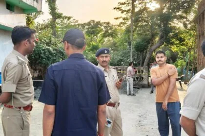 बेगूसराय के नावकोठी में सोना लूटकांड के आरोपी के घर छापेमारी के दौरान बम विस्फोट, 2 पुलिस पदाधिकारी और STF के 3 जवान घायल 30