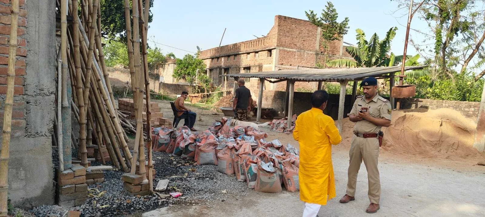 बेगूसराय के नावकोठी में सोना लूटकांड के आरोपी के घर छापेमारी के दौरान बम विस्फोट, 2 पुलिस पदाधिकारी और STF के 3 जवान घायल 3