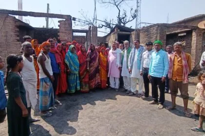 बेगूसराय में अग्नि पीड़ितों से मिलने पहुंचे राजद नेता; विधायक-सांसद की अनुपस्थिति पर उठाए सवाल, मुआवजे की मांग 31