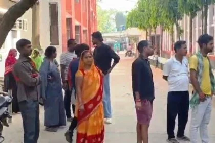 बेगूसराय में मां के निधन की खबर सुन घर लौट रहे व्यक्ति की सड़क हादसे में मौत, कोहराम; सिंघौल के पास पलटा ऑटो 17