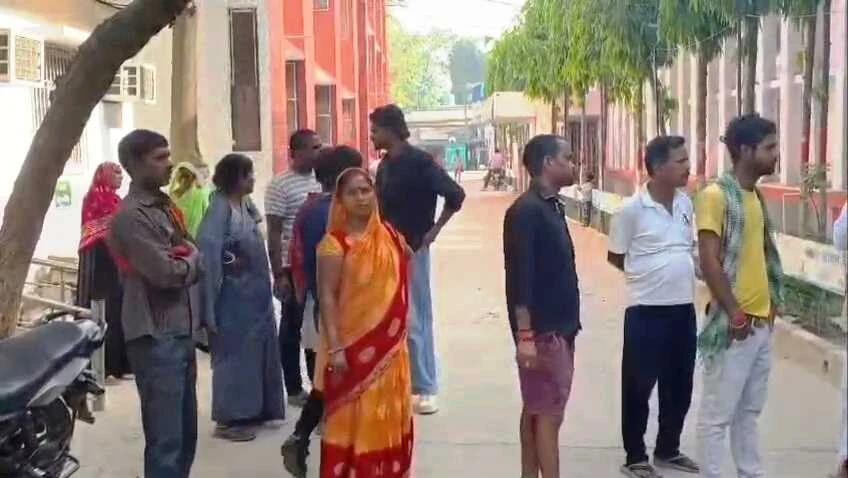 बेगूसराय में मां के निधन की खबर सुन घर लौट रहे व्यक्ति की सड़क हादसे में मौत, कोहराम; सिंघौल के पास पलटा ऑटो 1