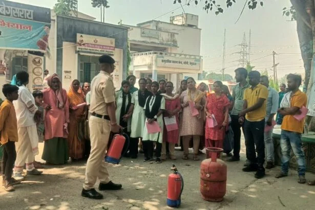 बरौनी में  66 शहीद अग्निशमन वीरों को दी गई श्रद्धांजलि, अस्पतालों में चला जागरूकता अभियान 3