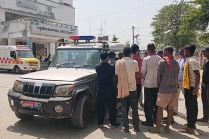 चकिया एनएच 31 सड़क पर अज्ञात वाहन की चपेट में आने से बाइक सवार युवक की मौत, सिमरिया में शोक की लहर 31