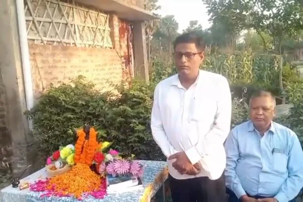 बछवाड़ा के चिरंजीवीपुर में मनी बाबा साहब की जयंती, मेधावी बच्चों के बीच बांटी गई पठन सामग्री 1